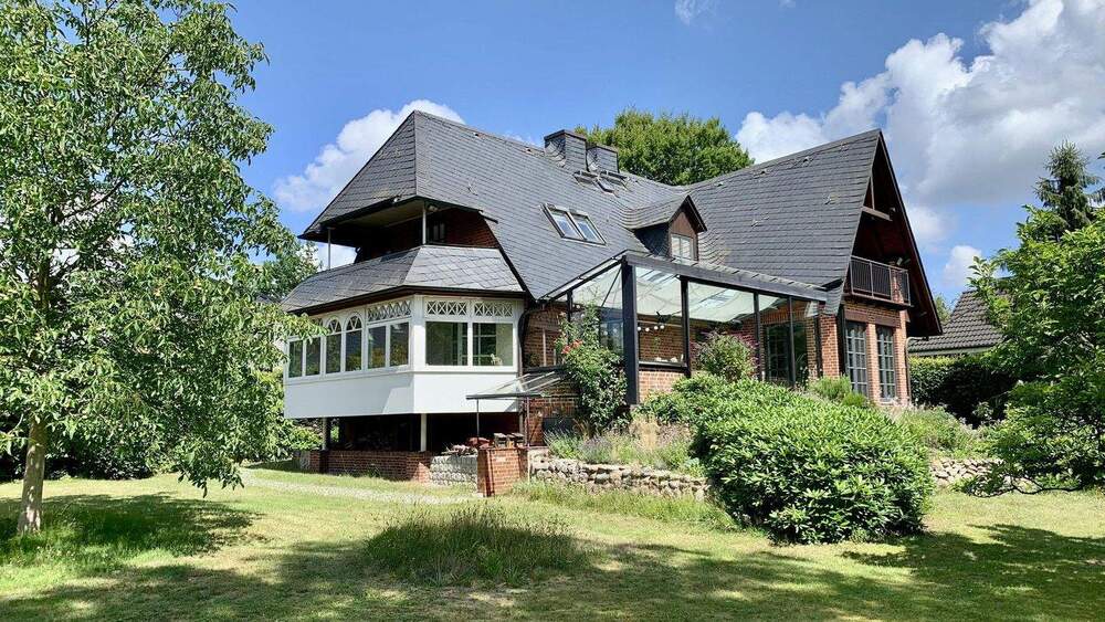 Thumbnail-Außergewöhnliches Einfamilienhaus auf großzügigem Grundstück