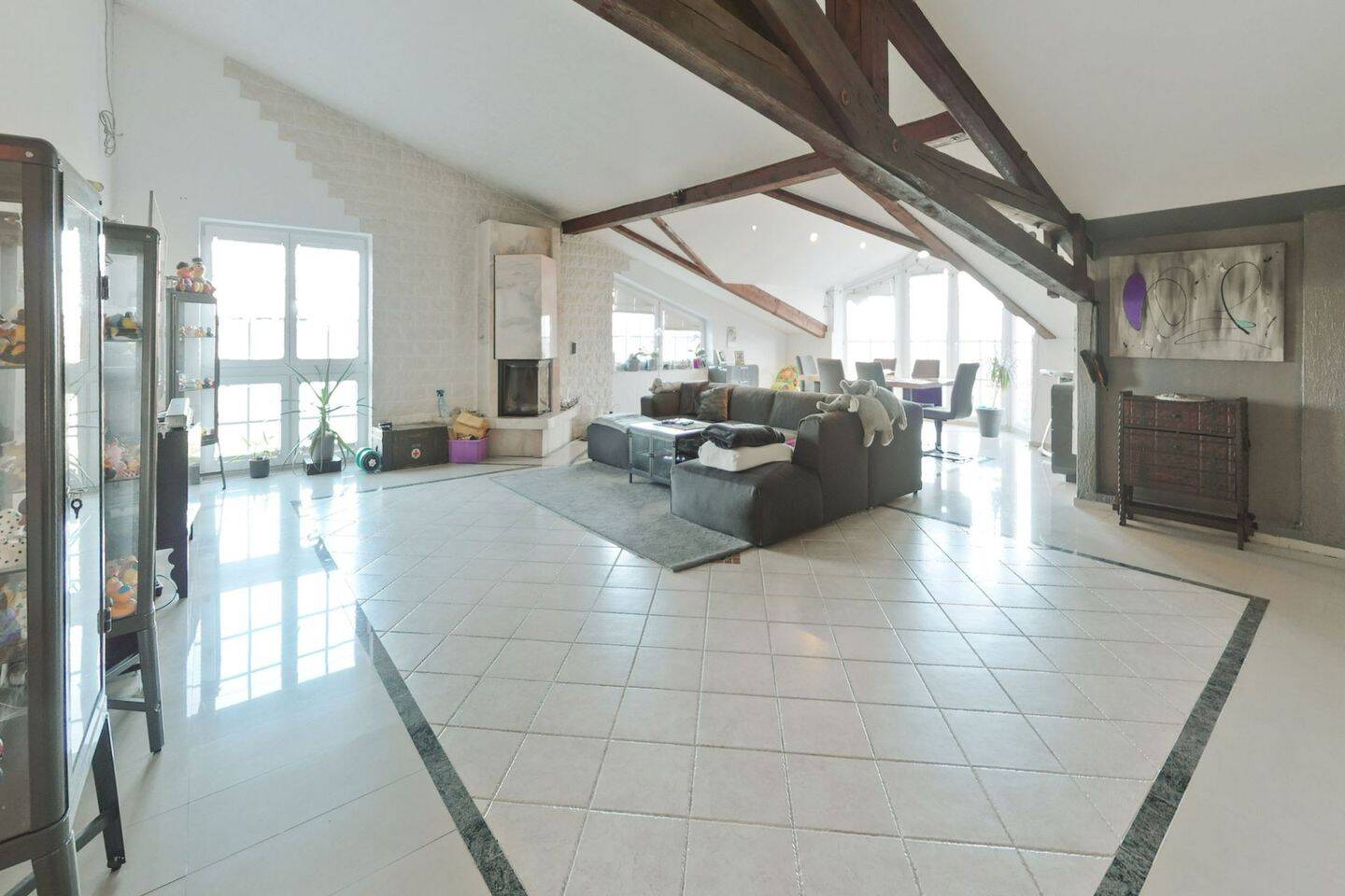 Thumbnail-Beeindruckende 204 m²-Wohnung mit Hauscharakter, Balkonen, Kamin und Garten in Bedburg