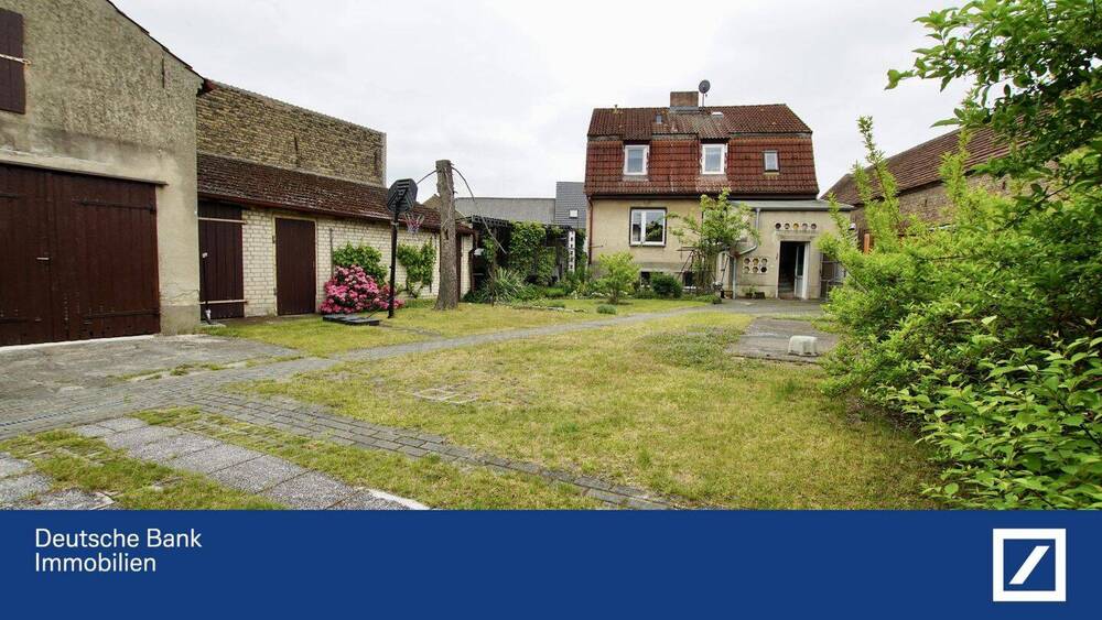Grundstück / Garten Garage