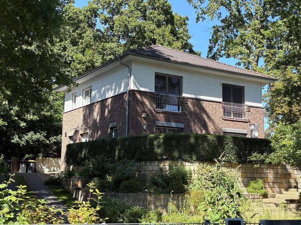 Thumbnail-Schönes Haus in Zehlendorf mit Bodenbelägen und Malerarbeiten