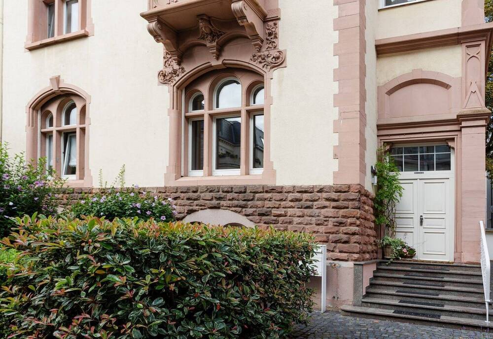 Thumbnail-Herrschaftliche Stilaltbauwohnung mit Garten