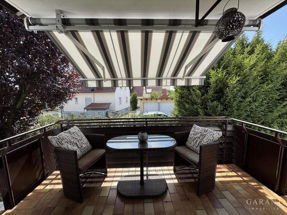 Thumbnail-Großzügiges Zweifamilienhaus in ruhiger Lage bietet enorm viel Platz und Potential