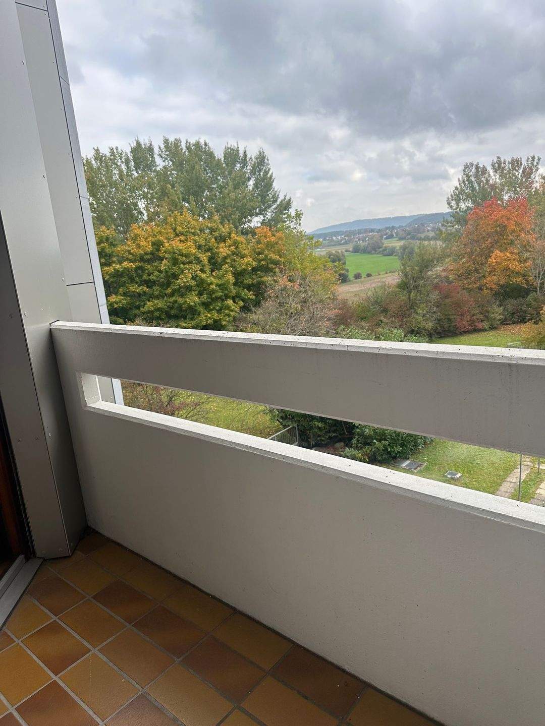 Thumbnail-Große helle 3,5-Zimmer-Wohnung mit herrlicher Aussicht in Singen-Nordstadt - mit Balkon, Aufzug und Tiefgarage