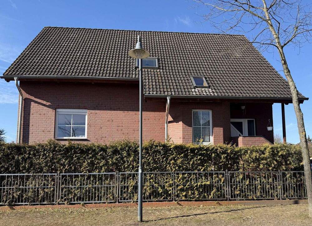 Thumbnail-Großzügiges Zweifamilienhaus in ruhiger Lage mit Outdoorküche