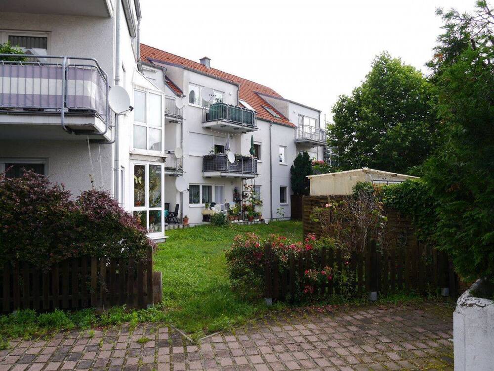Thumbnail-Charmante 2,5 Zimmer Dachgeschosswohnung mit Balkon und Stellplatz