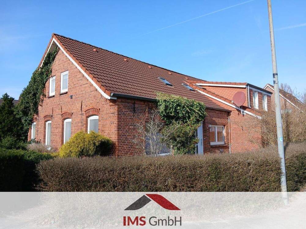 Thumbnail-Provisionsfrei! Zweifamilienhaus auf großzügigem Grundstück in Leer-Loga zu verkaufen
