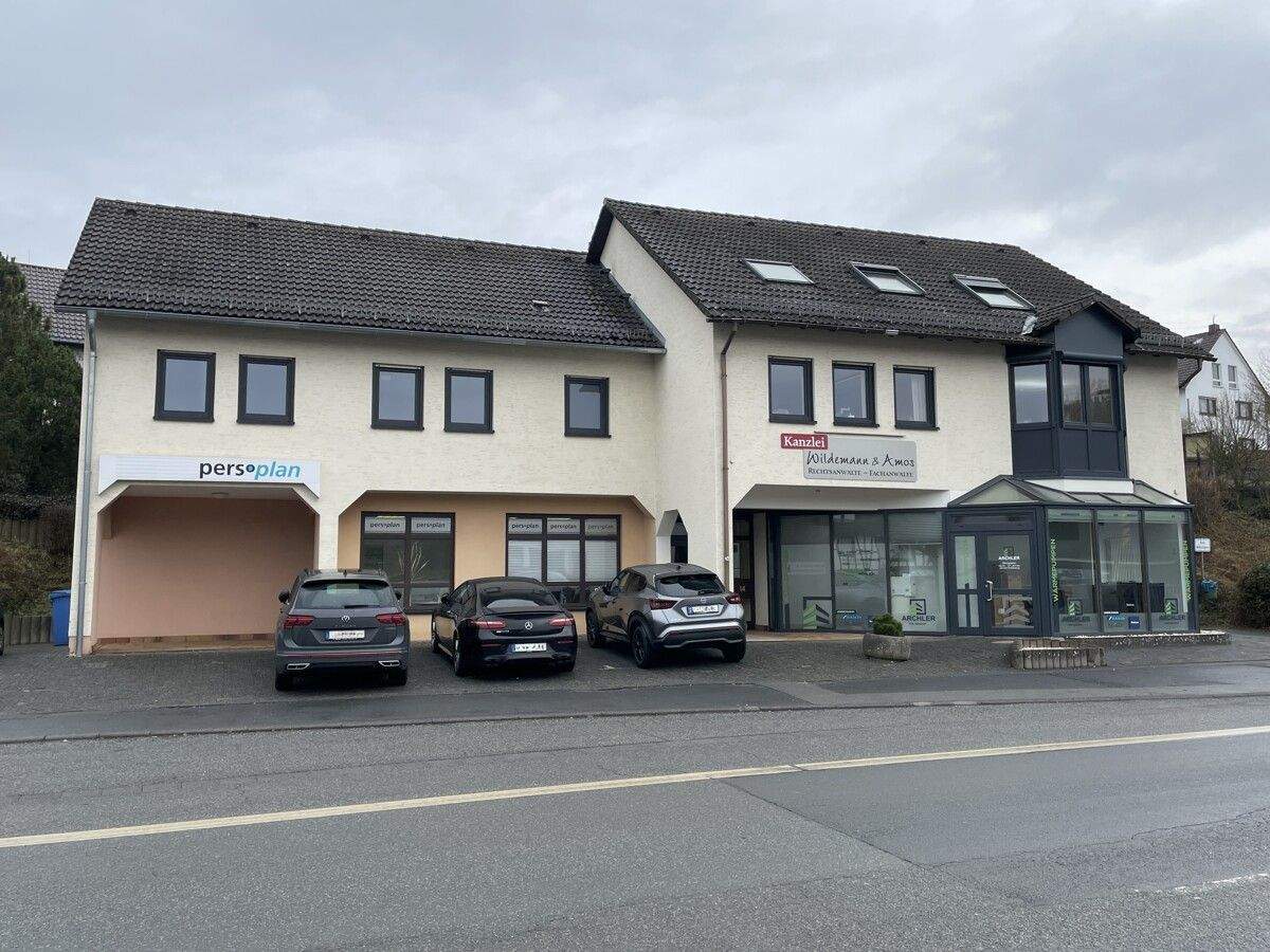 Thumbnail-Breidenbach: Vollvermietetes Gewerbeobjekt an der Hauptstraße!