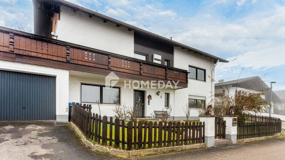 Thumbnail-Großzügiges Zweifamilienhaus mit Kamin, Garten und Ausbaureserve