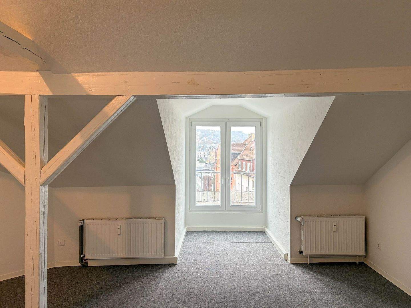 Thumbnail-Altbaucharme unterm Dach: Modernisierte Dachgeschosswohnung im Herzen Gevelsbergs