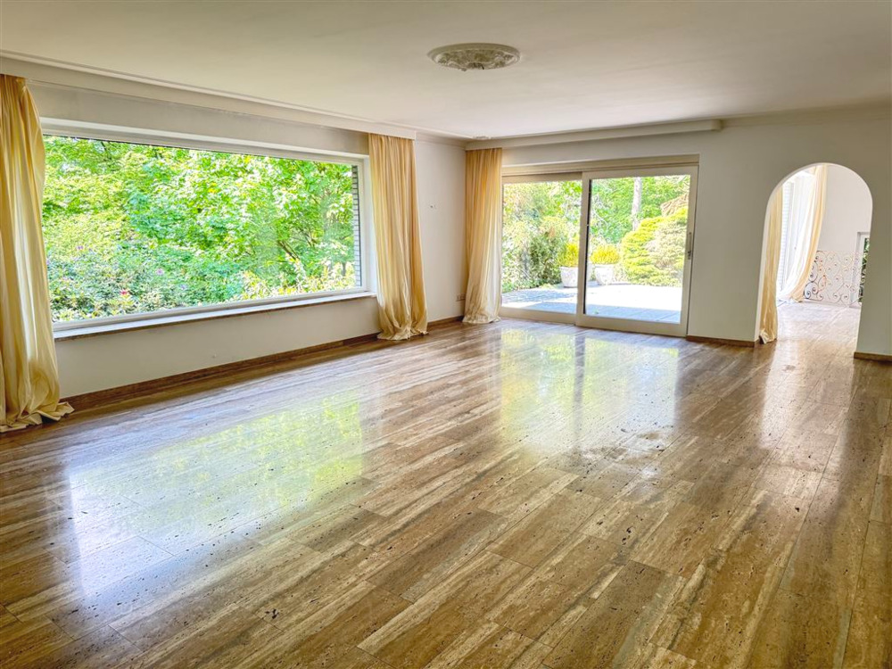 Wohn-/Esszimmer mit Zugang ins Kaminzimmer