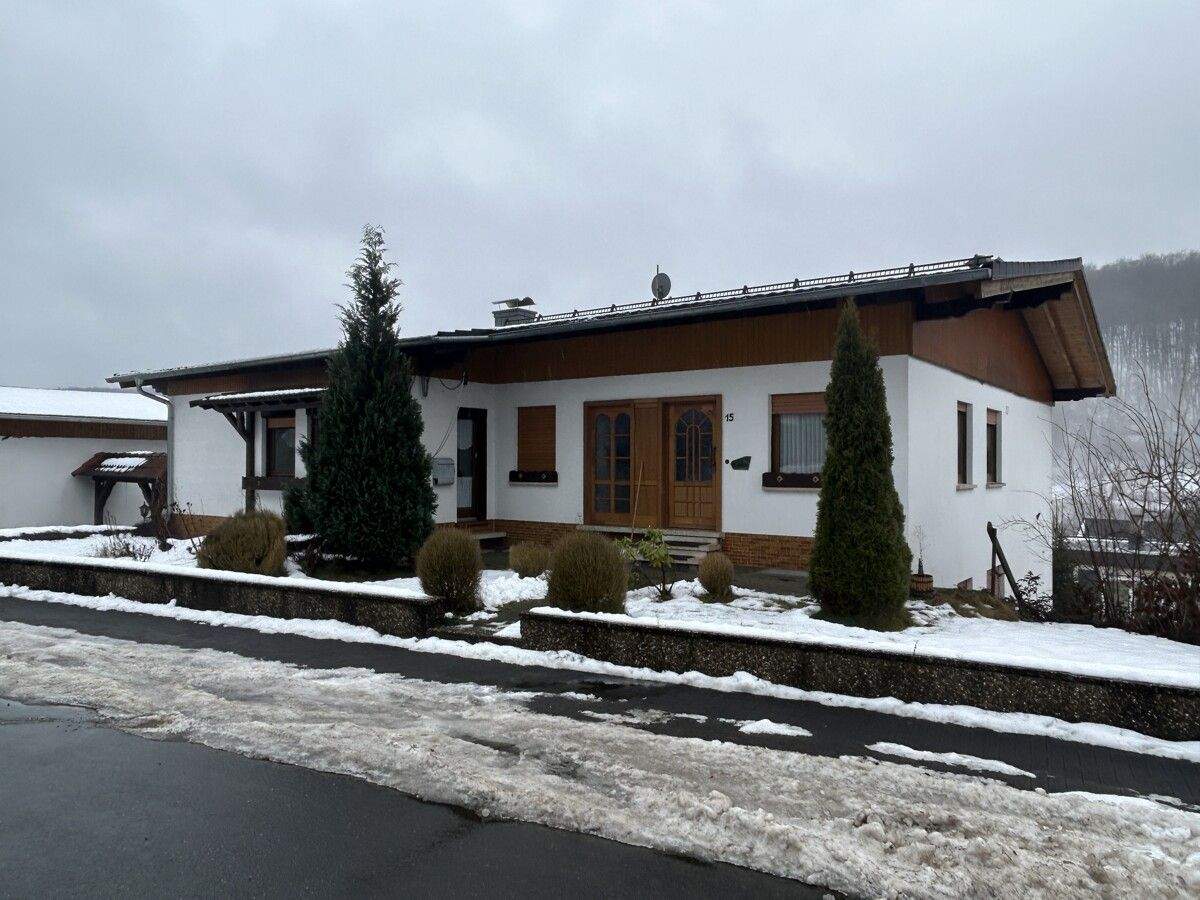 Thumbnail-Bad Endbach: Einfamilienhaus mit Einliegerwohnung in ruhiger Lage!