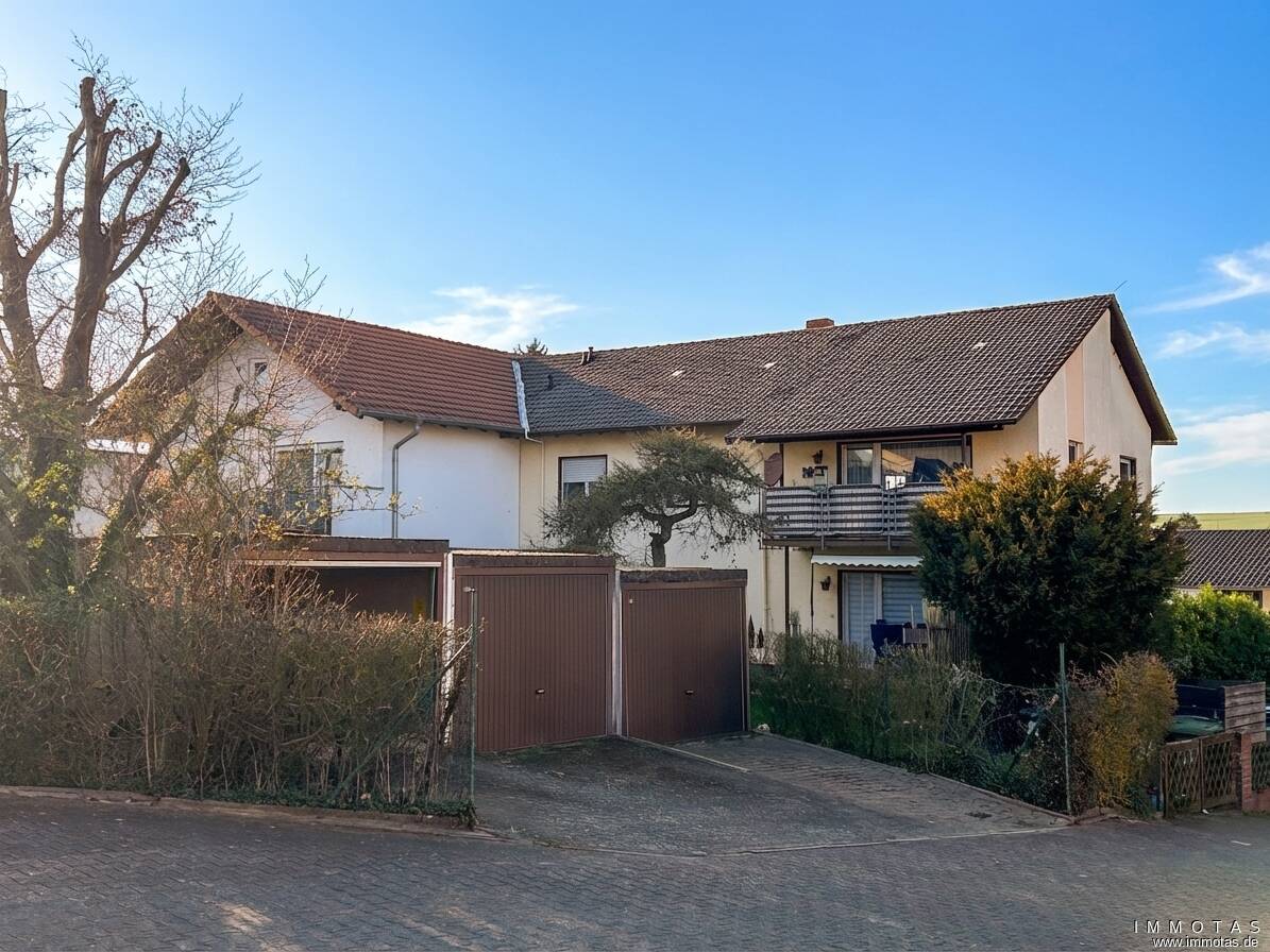 Thumbnail-Gepflegtes Mehrfamilienhaus mit 4 Einheiten, voll vermietet, großes Grundstück in ruhiger Lage