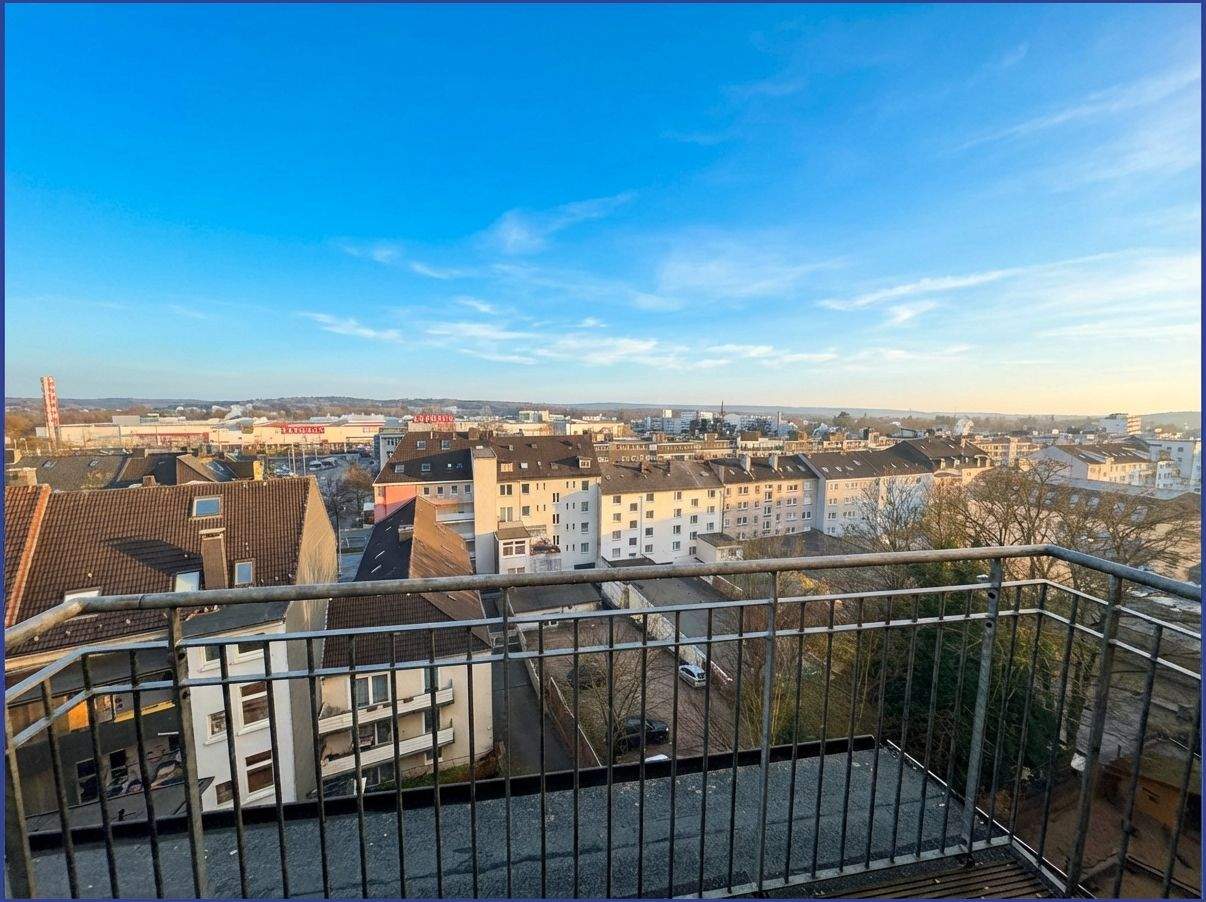 Thumbnail-Wohnen über den Dächern: Lichtdurchflutete Dachgeschosswohnung mit Fernblick