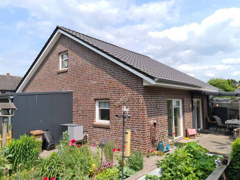 Rückansicht mit Terrasse