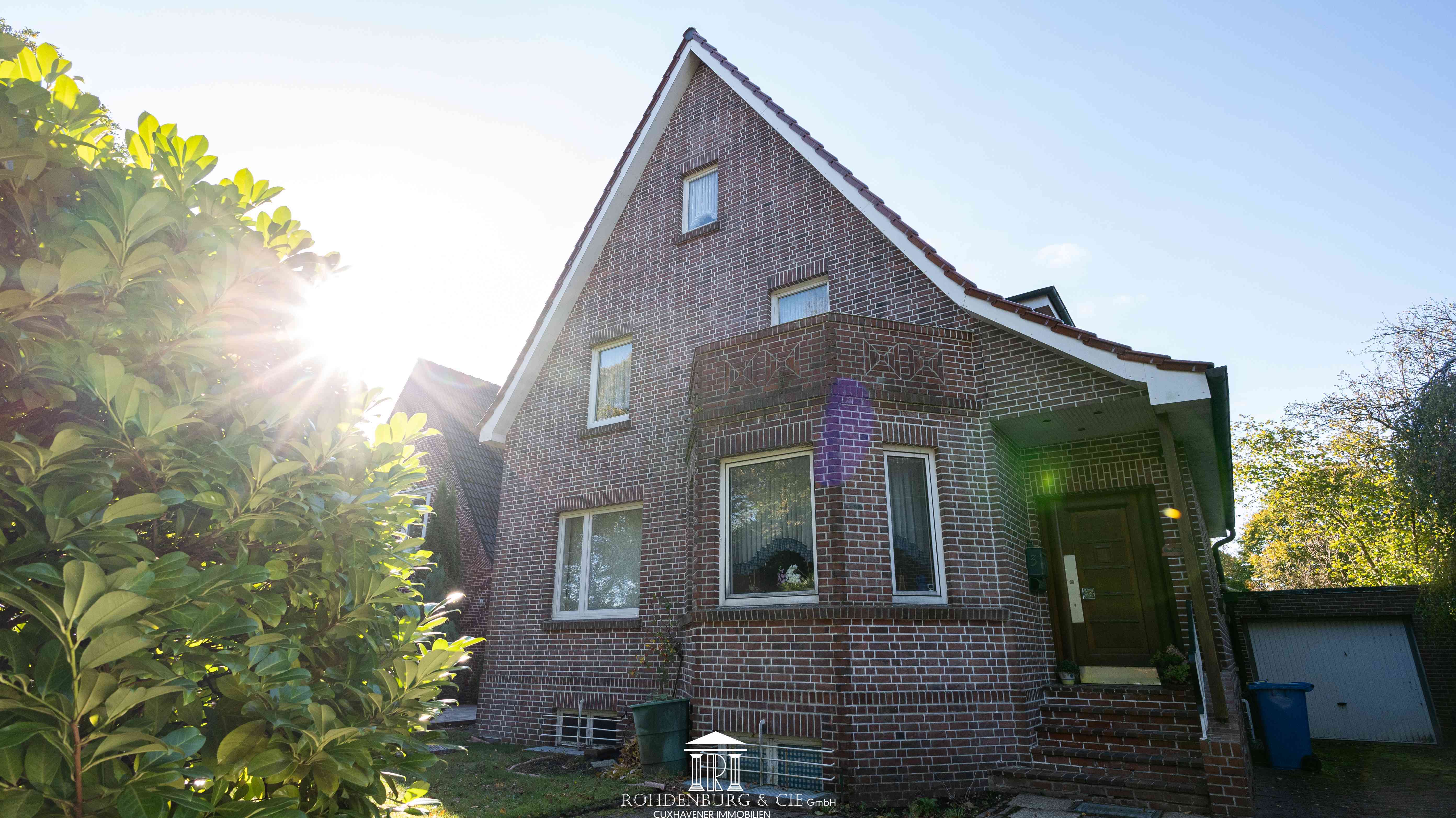 Thumbnail-85m² Wfl.+ 110m² Gfl. - Sanierungsbedürftiges Wohnhaus mit Arztpraxis und großem Grundstück