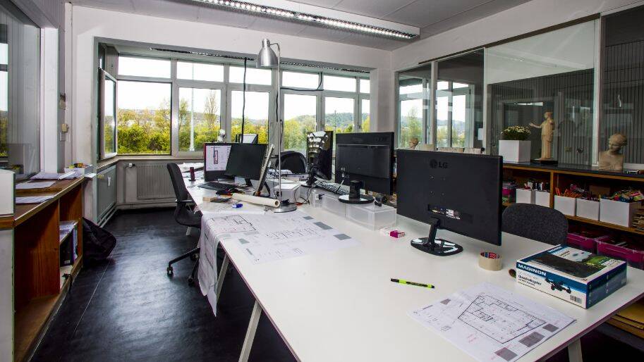 Thumbnail-Loft-Atmosphäre in Stuttgart: 12 Schreibtischplätze sofort verfügbar