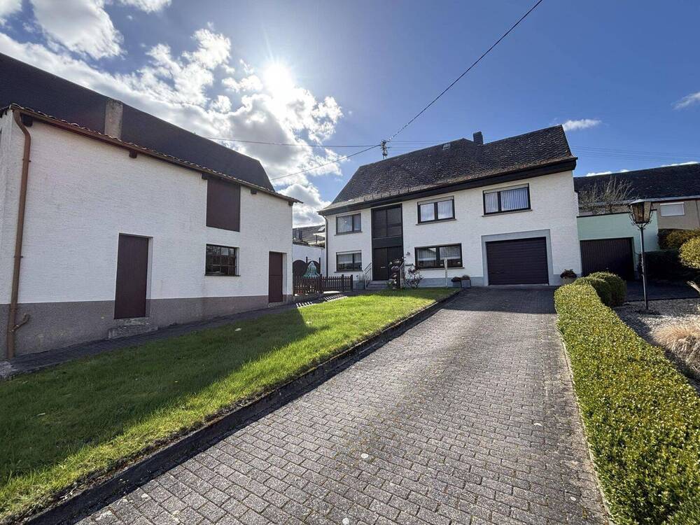 Thumbnail-Einfamilienhaus mit Garage und Schuppen im Ortskern