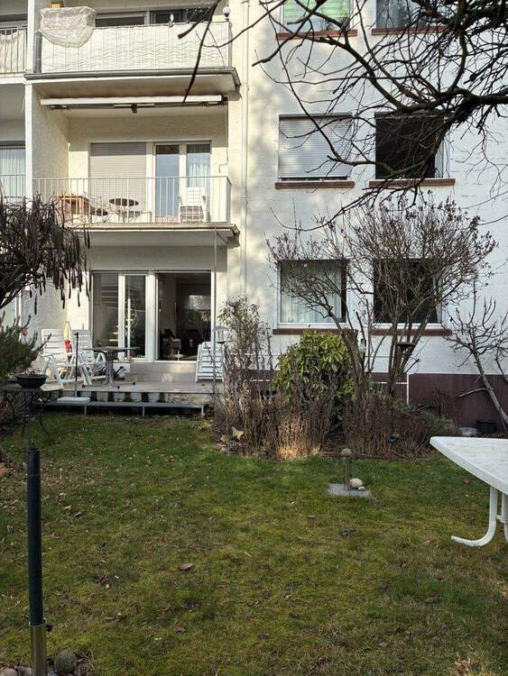 Thumbnail-Attraktives 2-3-Familienhaus mit Garten in Saarbrücken-Rodenhof