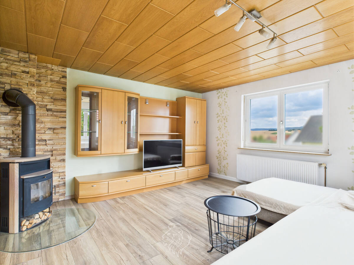 Thumbnail-Einfamilienhaus mit Scheune in Großeibstadt - viel Platz für Träume, Hobbys & Familie