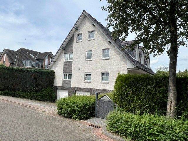 Thumbnail-Ruhige, solide 3 Zimmer Staffelgeschoßwohnung mit EBK, Garage und Stellplatz - frei nach Absprache