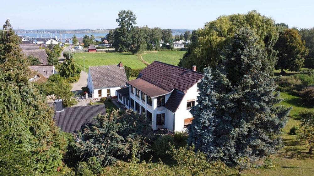 Thumbnail-Großzügiges Anwesen zum Wohnen und Vermieten und zusätzlichen Baugrundstücken in Gager auf Rügen