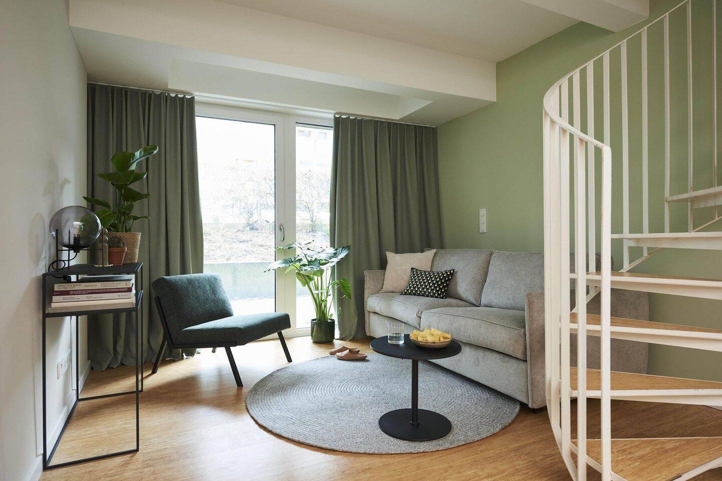 Thumbnail-2-Zimmer Maisonette Apartment für 1250€ Warm - vollmöbliert mit Gym & Workspace