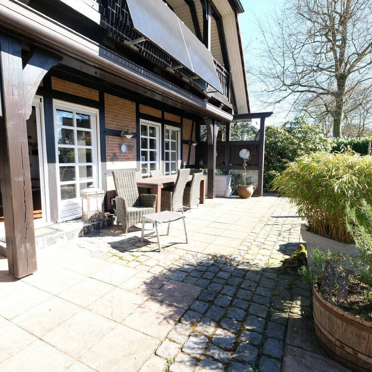 Thumbnail-Mehrgenerationen- oder großzügiges Einfamilienfachwerk mit Sauna und Schwimmbad auf großzügigem Grundstück- weitere Bebauung denkbar!