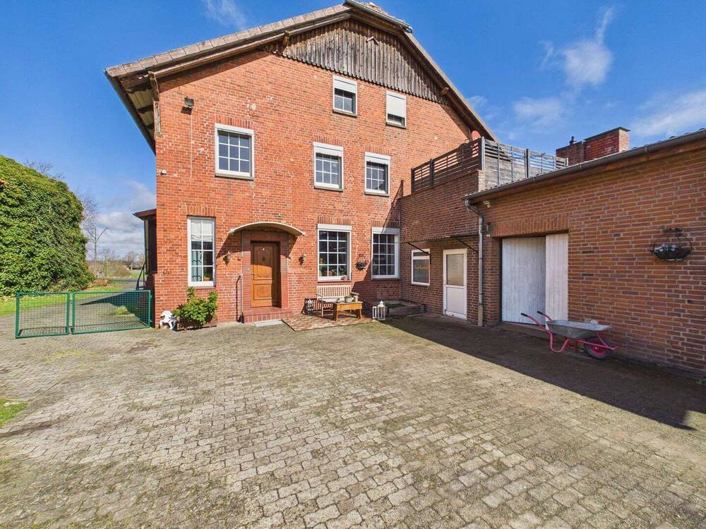 Thumbnail-Platzwunder! Großes Einfamilienhaus mit Einliegerwohnung in Uelzen-Hanstedt