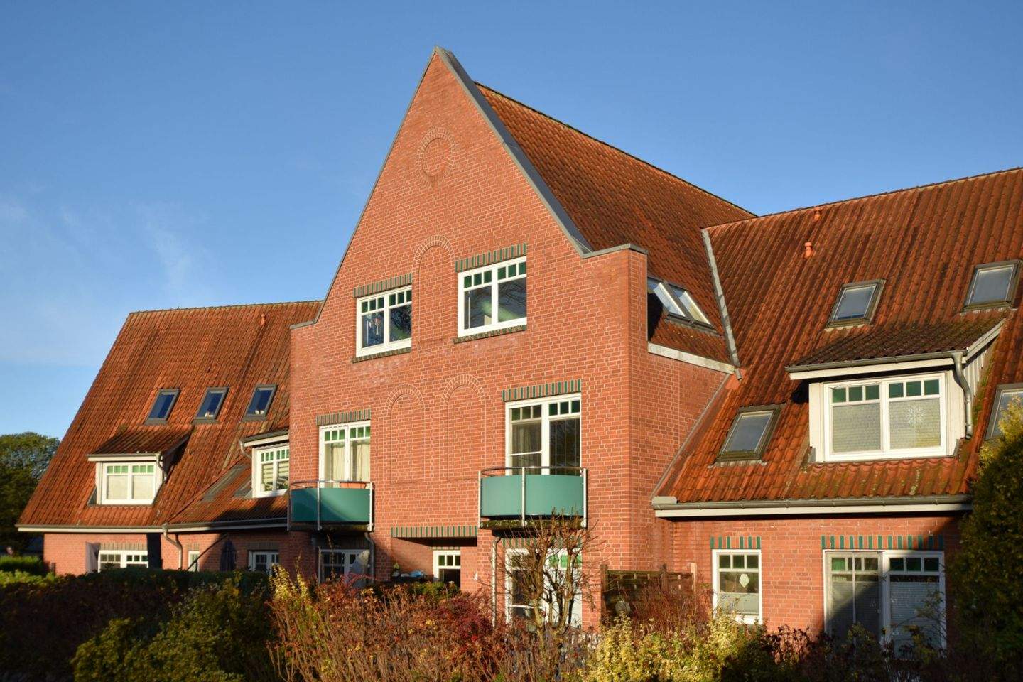 Thumbnail-Lichtdurchflutete 2-Zimmer Eigentumswohnung im Dachgeschoss mit Kellerraum und PKW-Stellplatz