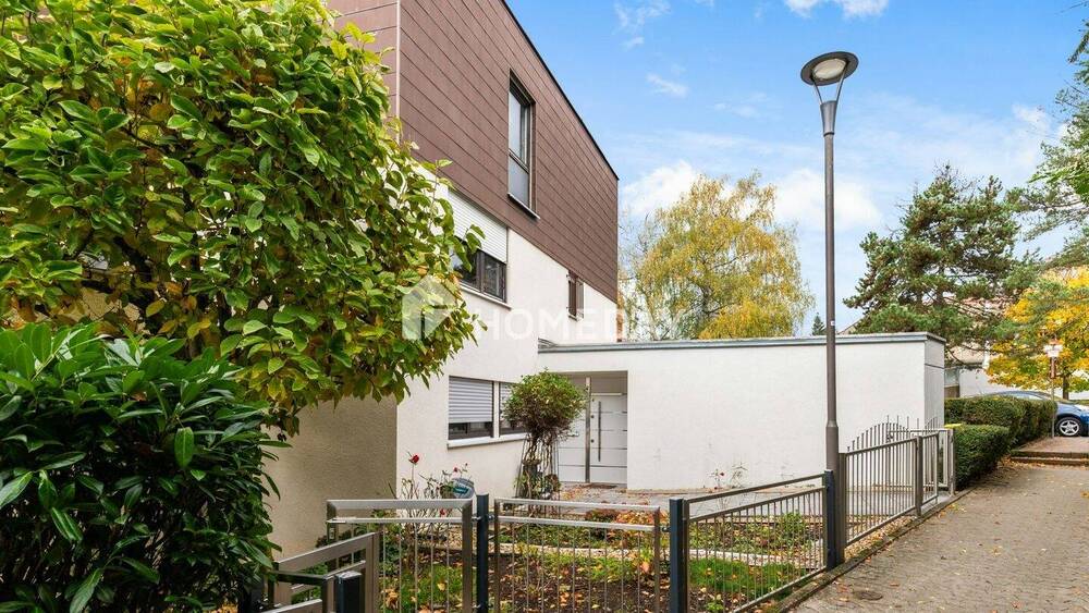 Thumbnail-Abendsonne auf der Dachterrasse mit Fernblick: großzügig modernisiertes RMH mit Garten & Garage