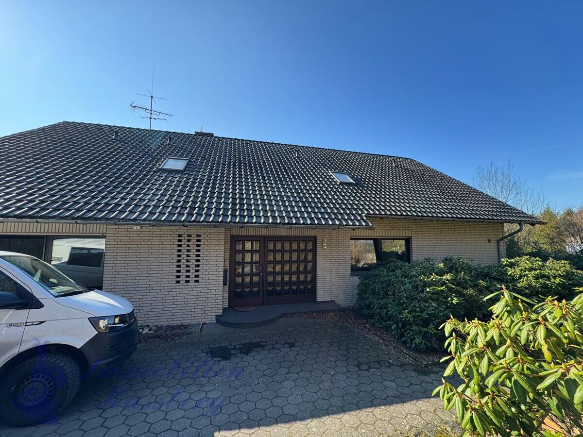 Thumbnail-Großzügiges Einfamilienhaus mit 8 Zimmern, 3 Balkonen & idyllischem Ausblick in Lage Hörste