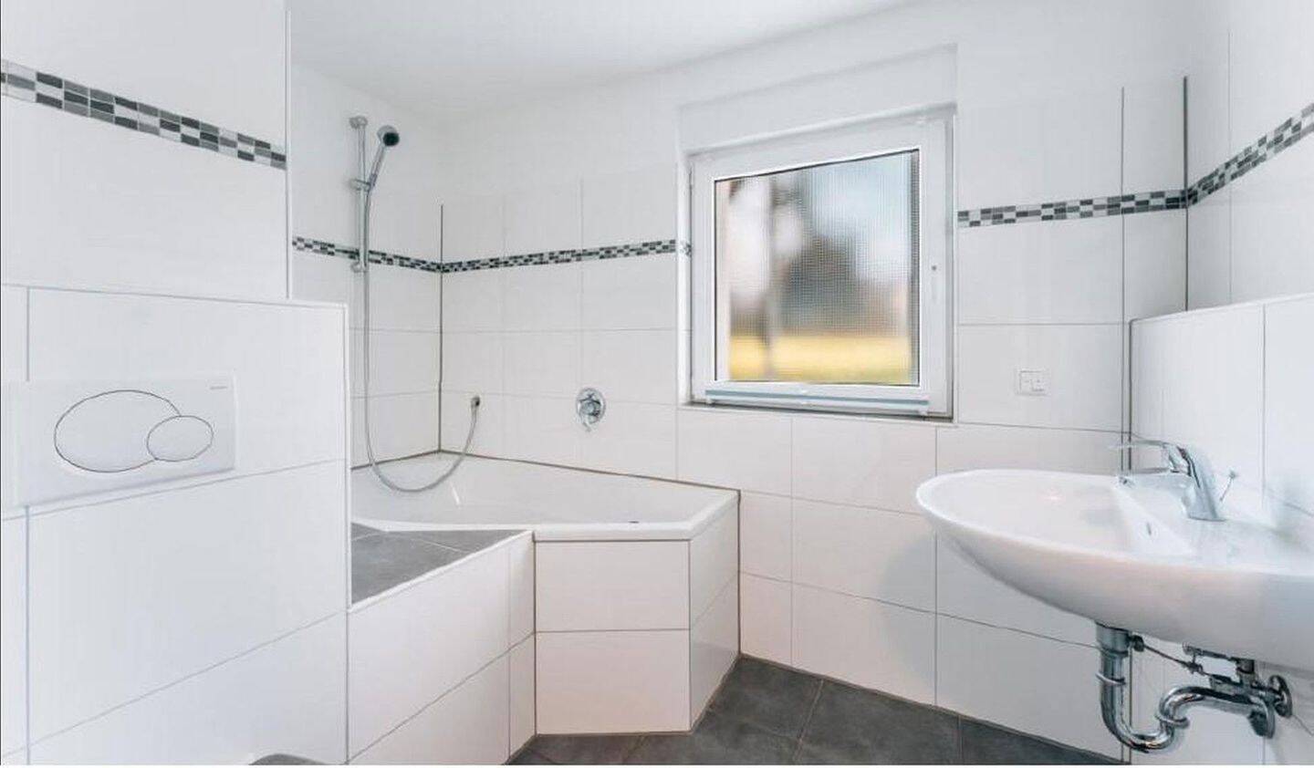 Thumbnail-Geräumiges Zweifamilienhaus mit geh. Innenausstattung und schönem Garten in Bergisch Gladbach