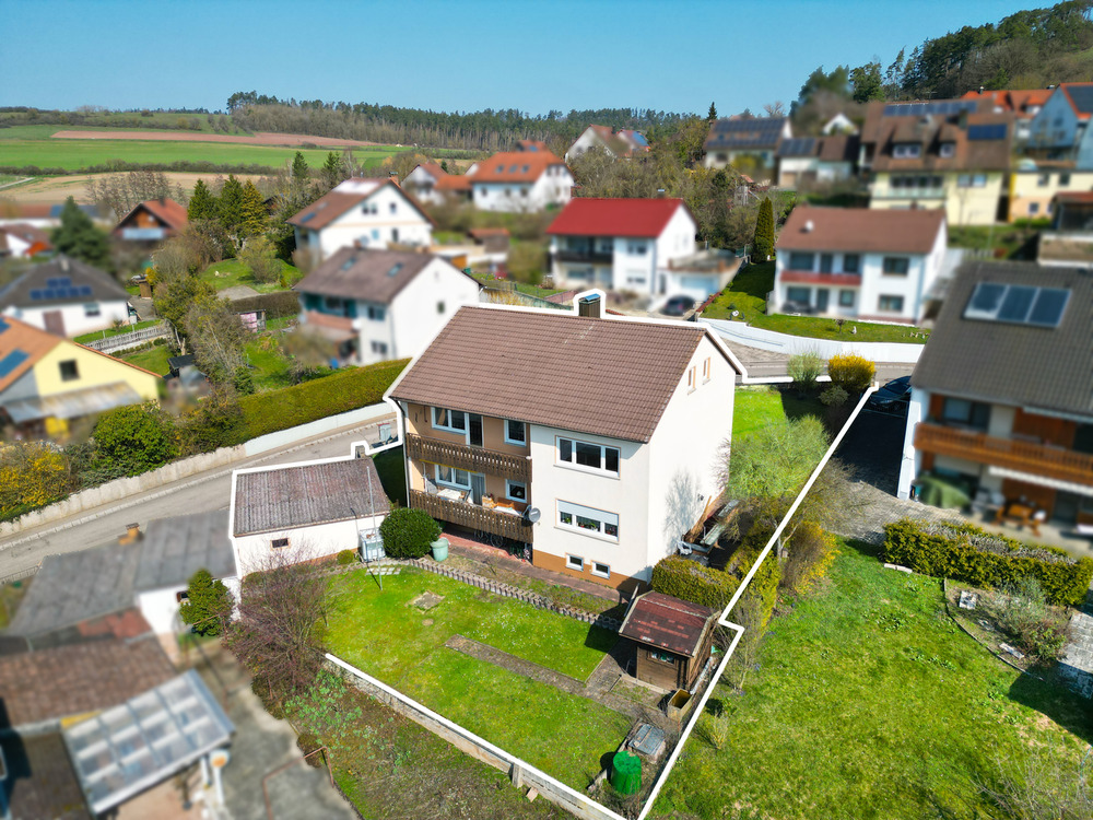 Thumbnail-Vollunterkellertes Zweifamilienhaus mit großem Garten & 2 Garagen in Trautskirchen