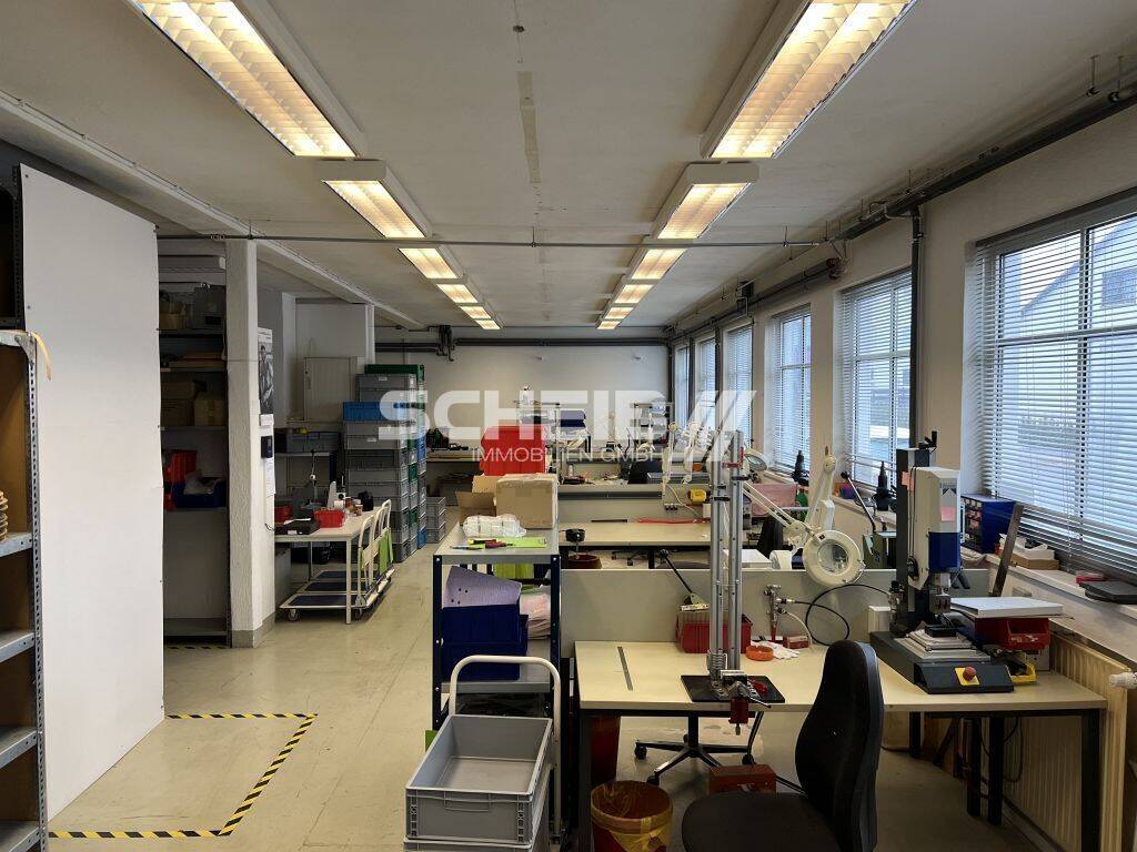 Thumbnail-Gewerbeanwesen mit Halle & Büros und 2 Wohnungen