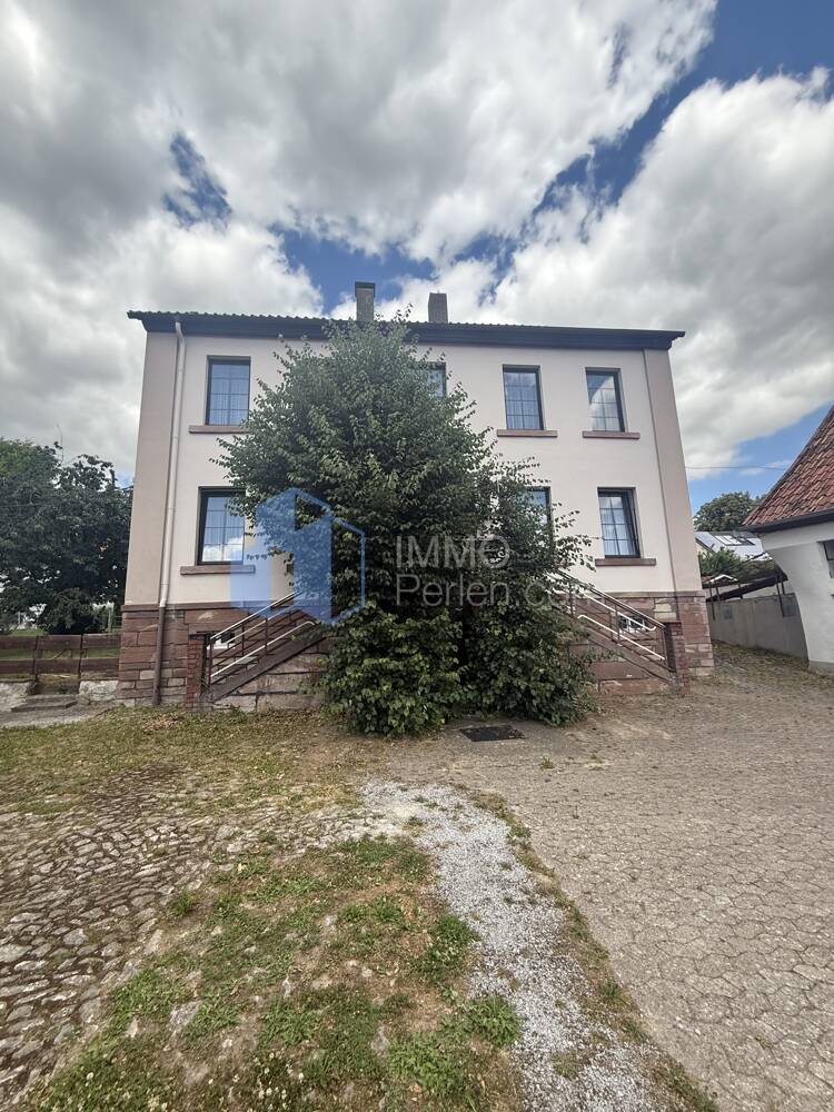 Thumbnail-Außergewöhnliches Wohnhaus mit Nebengebäuden in Warburg-Germete