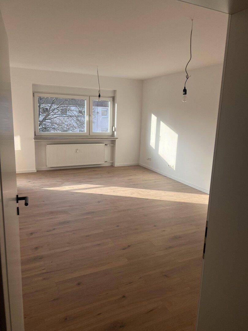 Thumbnail-Frisch kernsanierte 2-Zimmer-Wohnung mit Balkon in Nürnberg - Erstbezug nach Sanierung