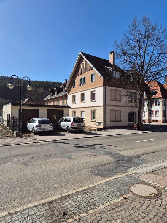 Thumbnail-Wohn- und Geschäftshaus in Titisee-Neustadt