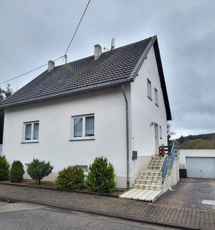 Thumbnail-FREISTEHENDES GEPFLEGTES EINFAMILIENHAUS MIT ZWEI GARAGEN UND GARTEN IN LOSHEIM AM SEE-BACHEM