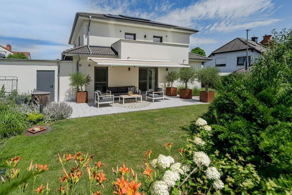 Thumbnail-Modernes Energiesparhaus KfW55 in begehrter Lage von Usingen mit Sauna, EBK, Garage und Gartenidylle