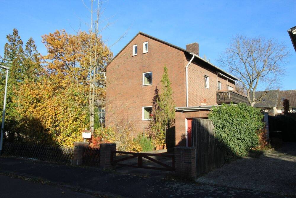 Thumbnail-OSTERPREIS !! Zweifamilienhaus mit großem Potenzial in beliebter Lage von Langenhagen-Engelbostel