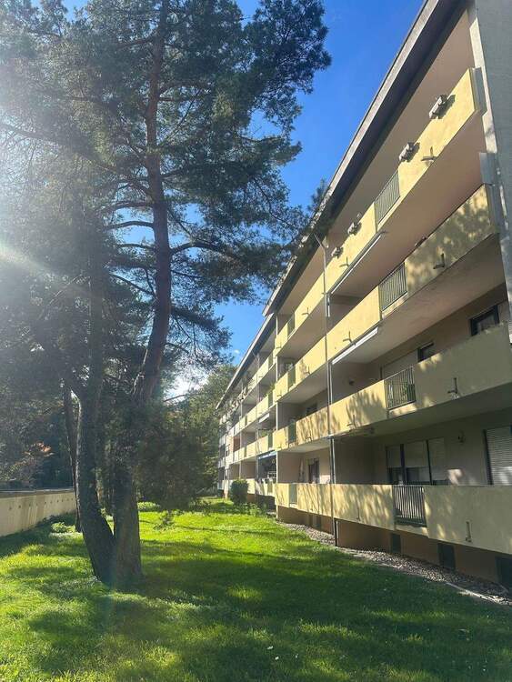 Thumbnail-Attraktive 3-Zimmer-Wohnung am Waldrand von Singen-Nord - mit großem Balkon und Einzelgarage