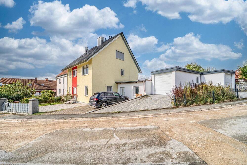 Thumbnail-Modernisierte Doppelhaushälfte in Hemhofen: Familienidylle mit vielen Extras!