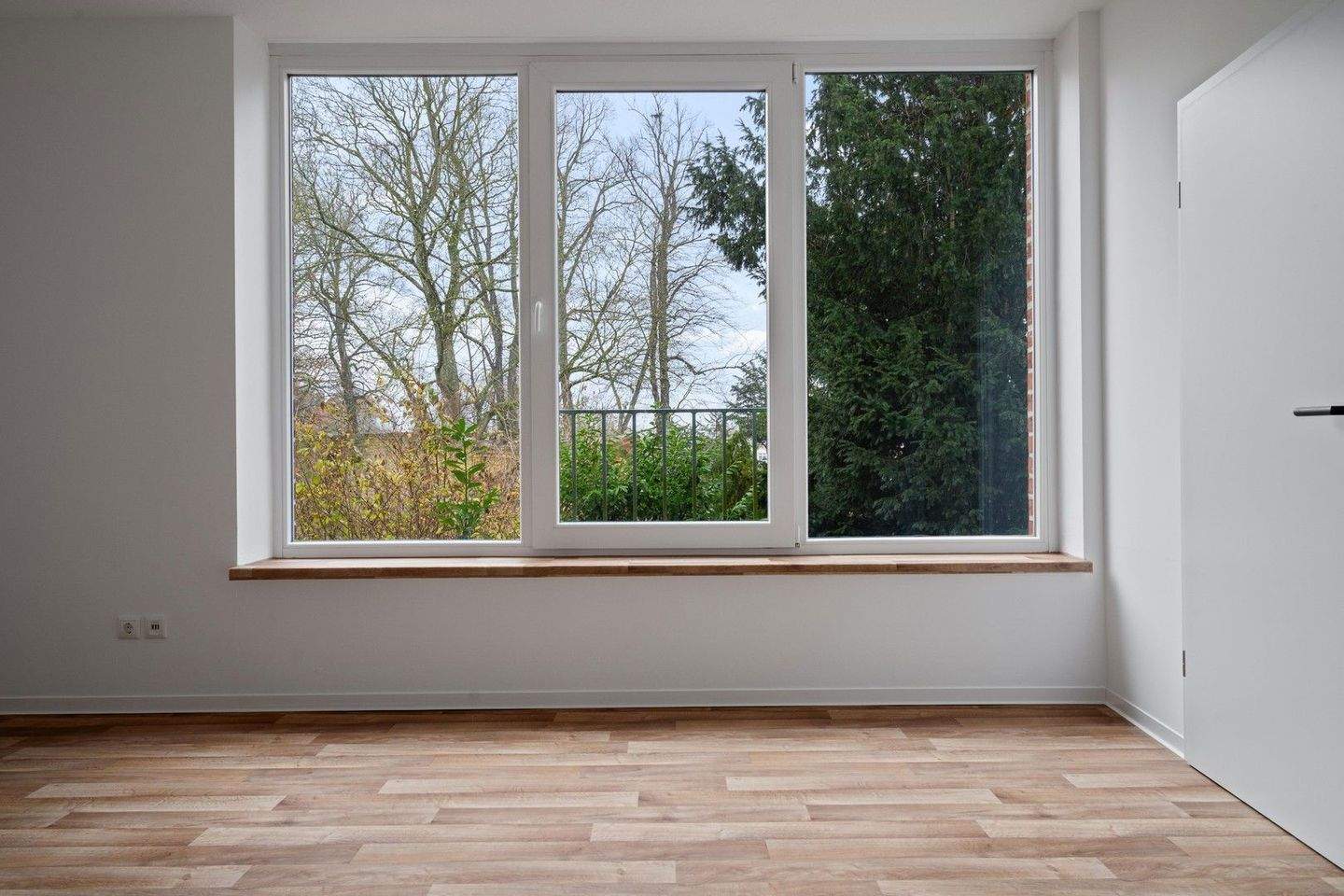 Thumbnail-Sofort bezugsfertig: Großzügige 2 Raumwohnung am Wall in Greifswalder Innenstadt