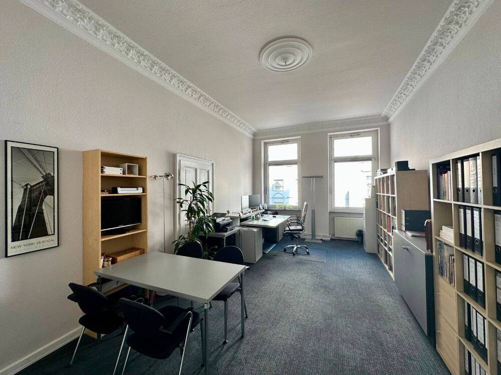 Thumbnail-Altbaubüro (28 qm) mit Stuck: hohe Decken, zentrale Lage & 247 WLAN