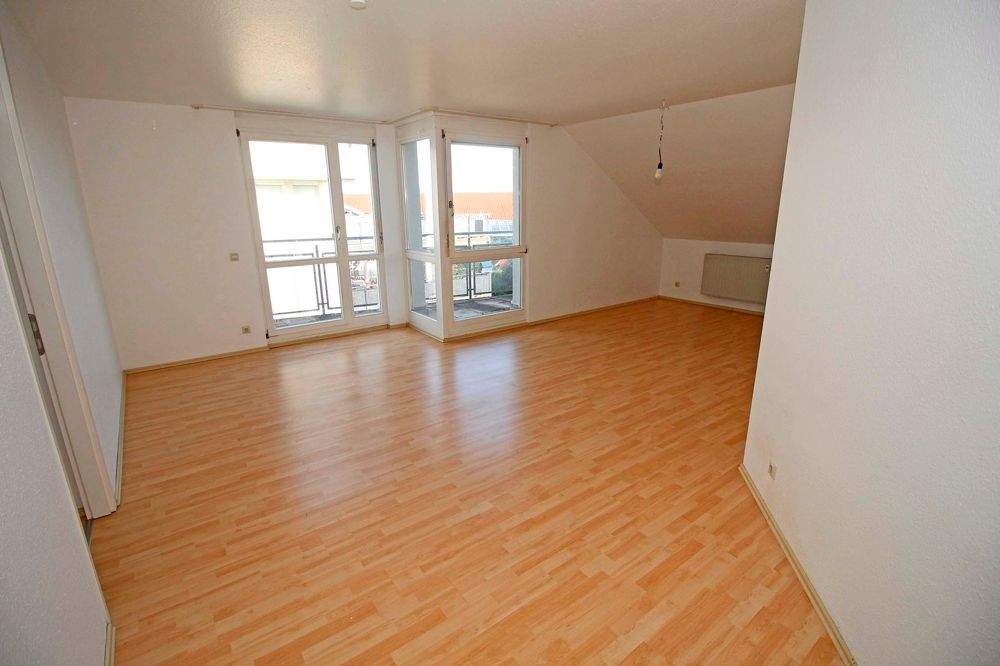 Thumbnail-Gemütliche Dachgeschosswohnung mit zwei Dachterrassen und Tiefgaragenstellplatz