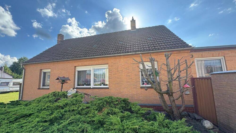 Thumbnail-ruhig gelegenes Einfamilienhaus mit großem Garten in Döberitz zu verkaufen!