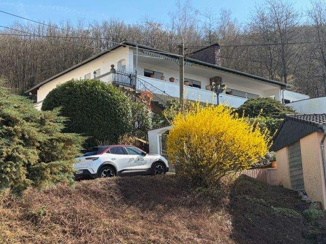 Thumbnail-Großzügiges Einfamilienhaus mit Einliegerwohnung in IrschSaar