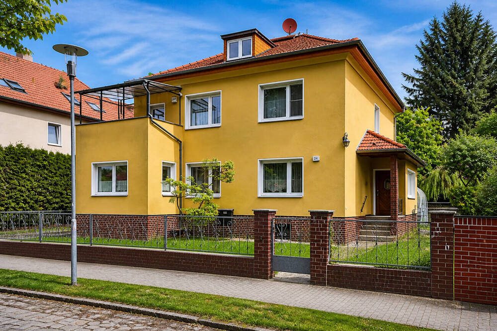 Thumbnail-Stattliches Ein- bis Zweifamilienhaus von 1938 mit Pool, Sauna und Garage auf sonnigem Grundstück