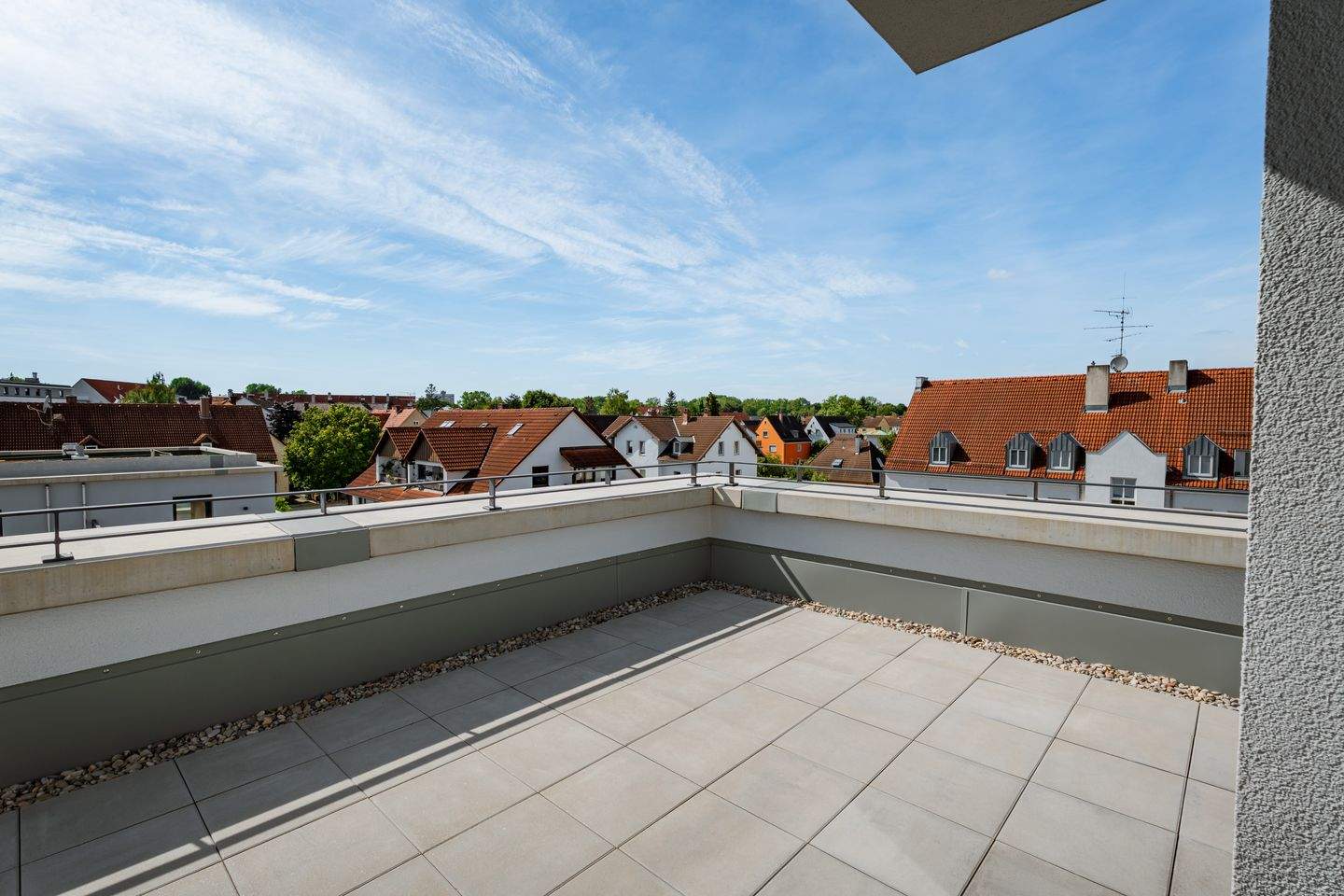 Thumbnail-Einzigartige 3-Zimmer-Dachgeschosswohnung mit umlaufender Terrasse