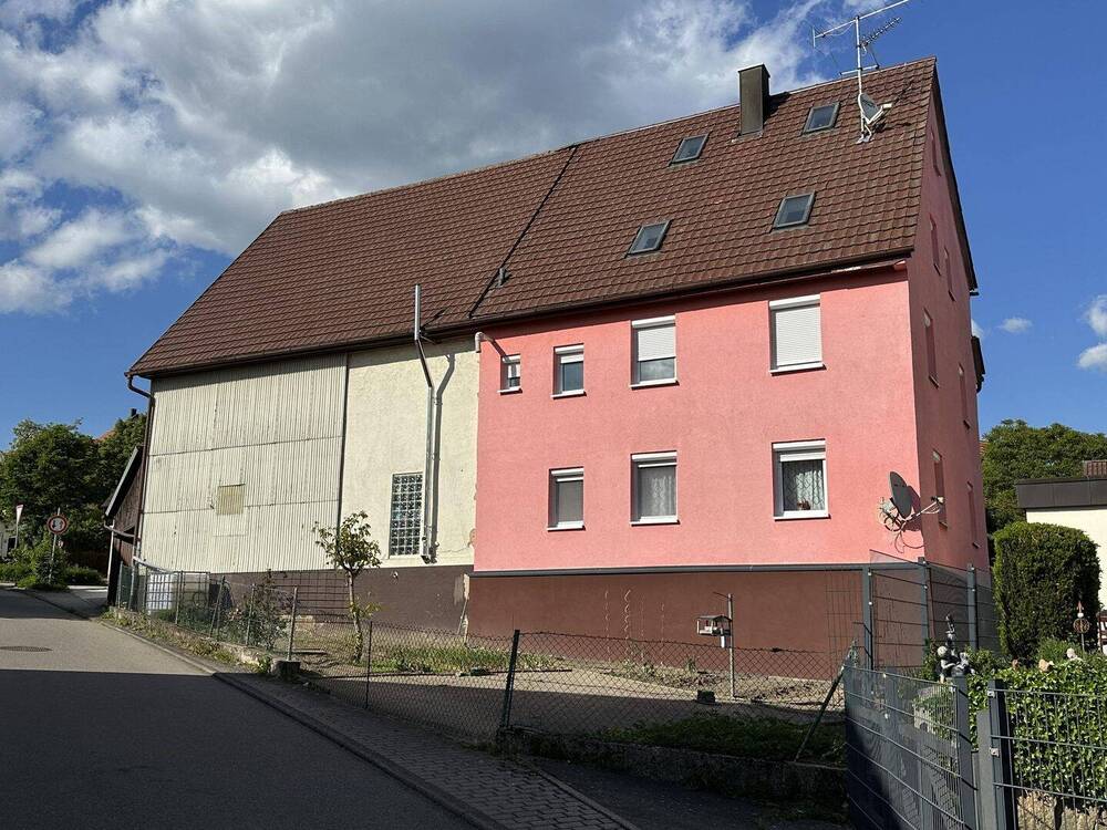 Thumbnail-Kernsaniertes Haus mit 2 Wohnungen und weiteren ca. 75 m² top renovierten Räumen im DG und Dachspitz